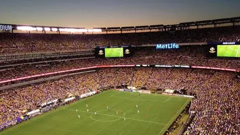 “眉哥砍下36分15篮板8助攻，萨博尼斯六犯离场，战胜国王全胜记录继续”