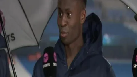 粤战季后赛风云变幻，杜锋临场指挥精准，关键排位助力明显。