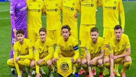 西班牙对荷兰再战巅峰，复刻世界杯经典对决，重温传奇比赛用球