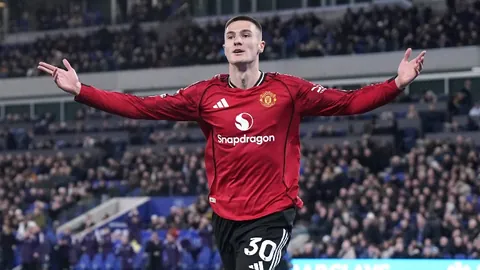 霍伊伦：与世界顶尖球星同场竞技，进球倍感自豪。