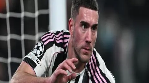 利物浦与曼城握手言和，萨拉赫梅开二度德布劳内锁定比分